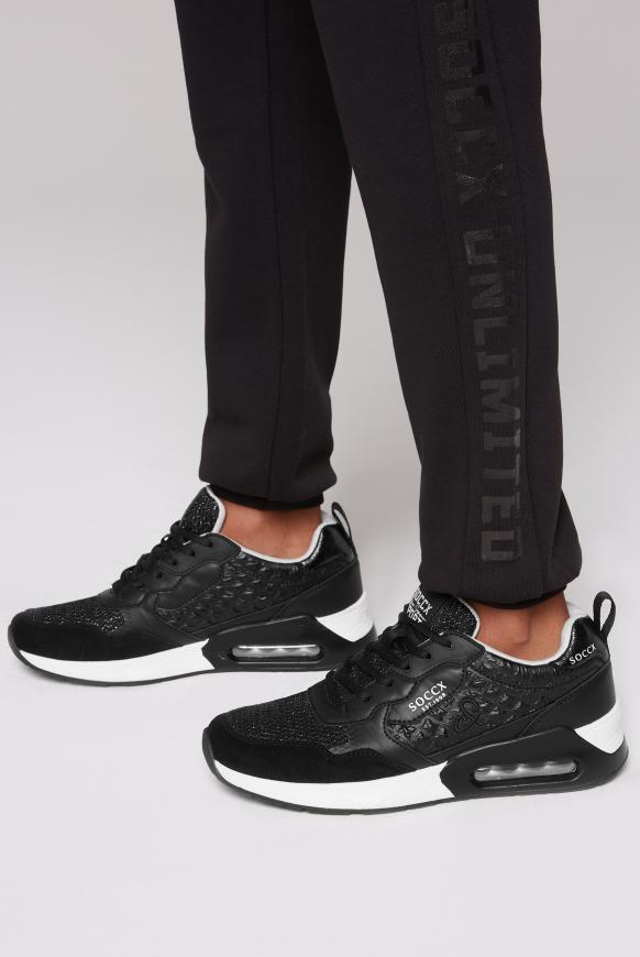 Sneaker im tonigen Materialmix black