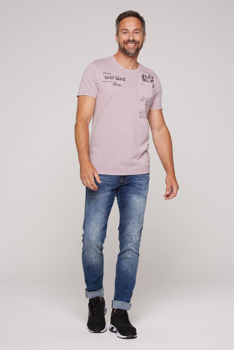 CAMP DAVID & SOCCX | T-Shirt mit Logo Prints und Brusttasche french violet